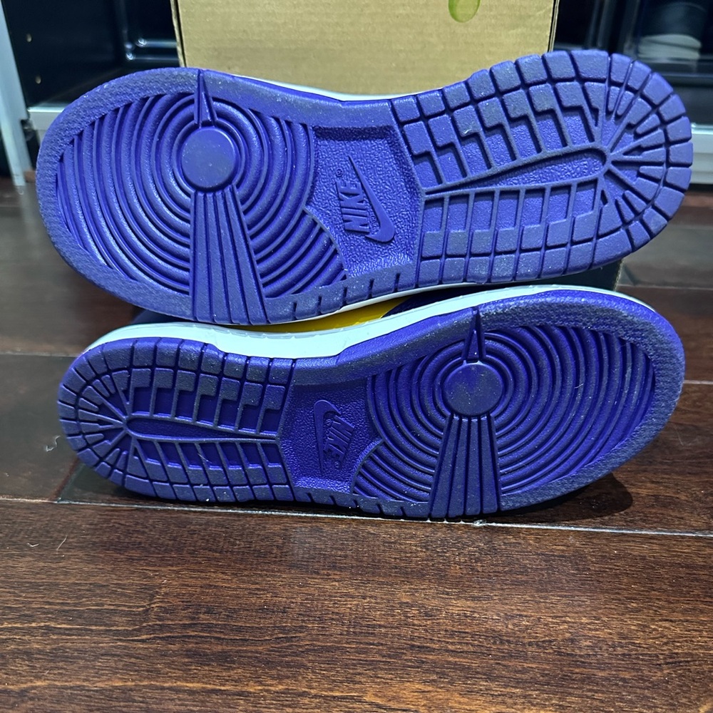 Kids Nike Dunk High Retro Lakers Sneakers - Size 2 - Picture 5 of 6